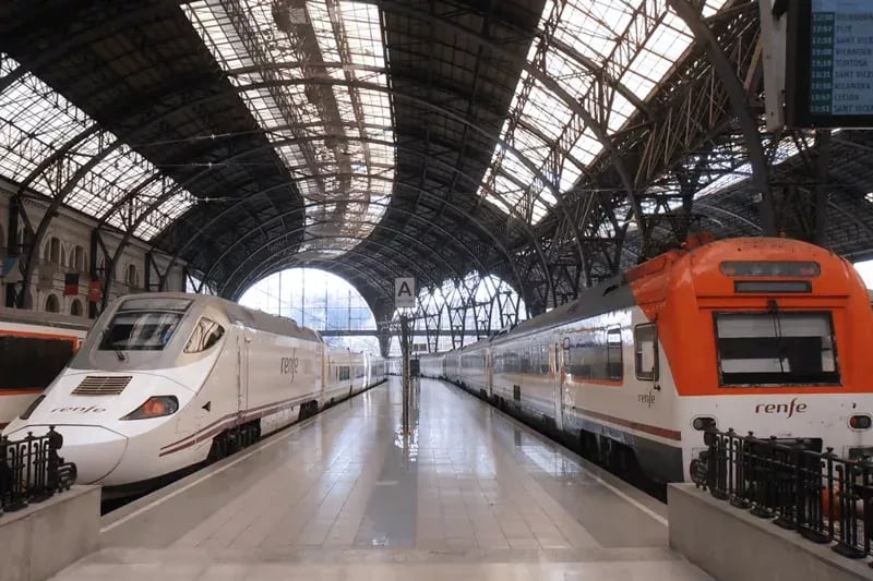 Barcelona Train Station 800x533